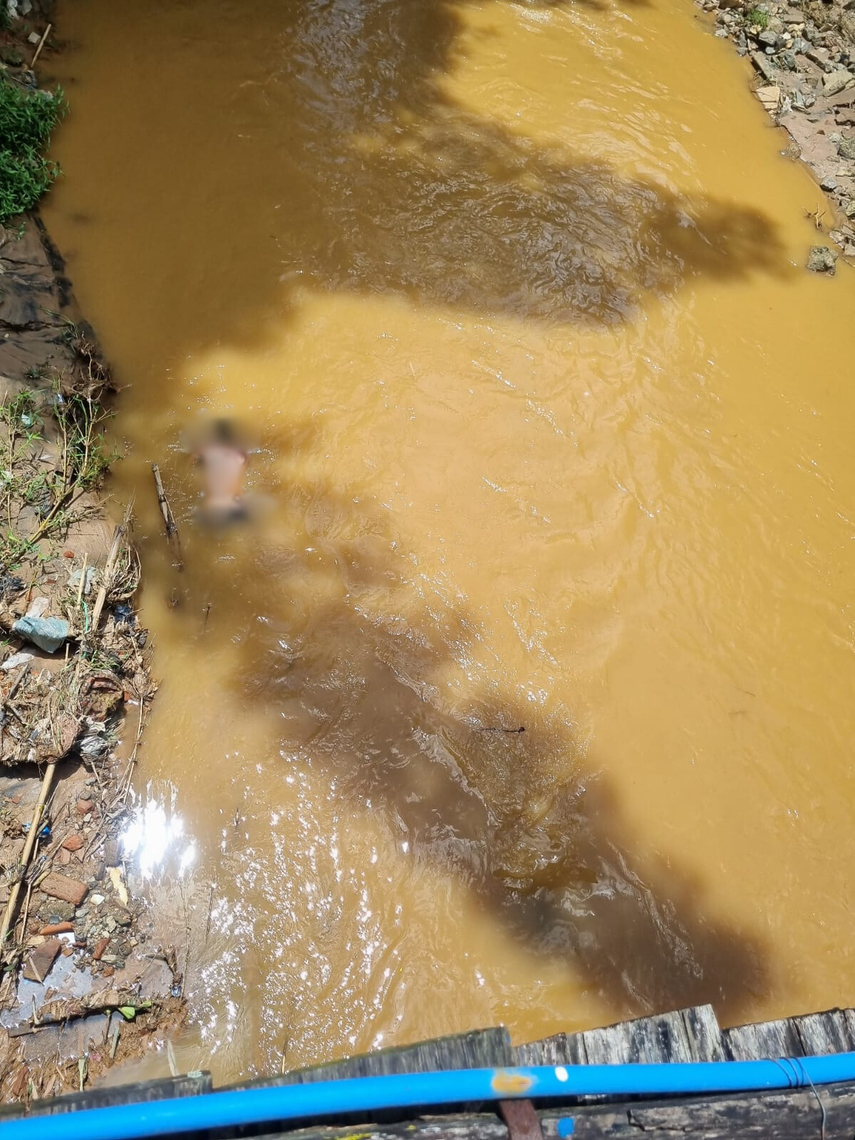 Corpo é encontrado em córrego no bairro Santa Bernadete, em Ubá