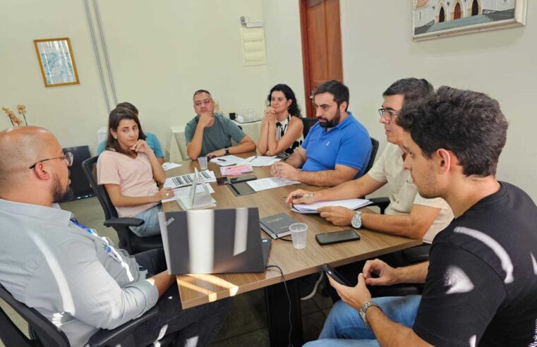 Prefeito e secretários se reúnem para otimizar serviços hospitalares em Viçosa