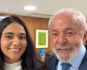 Aluna do Coluni que tirou 1000 na redação do ENEM se encontra com o presidente Lula