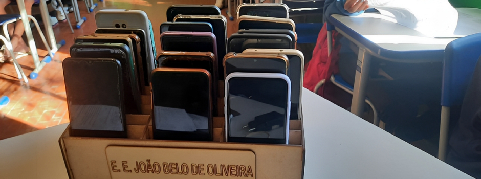 Governo de Minas implementa novas diretrizes para o uso de celulares nas escolas