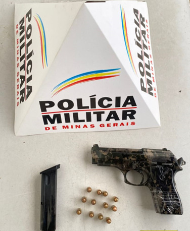 Arma de fogo é apreendida em festa clandestina de Ubá