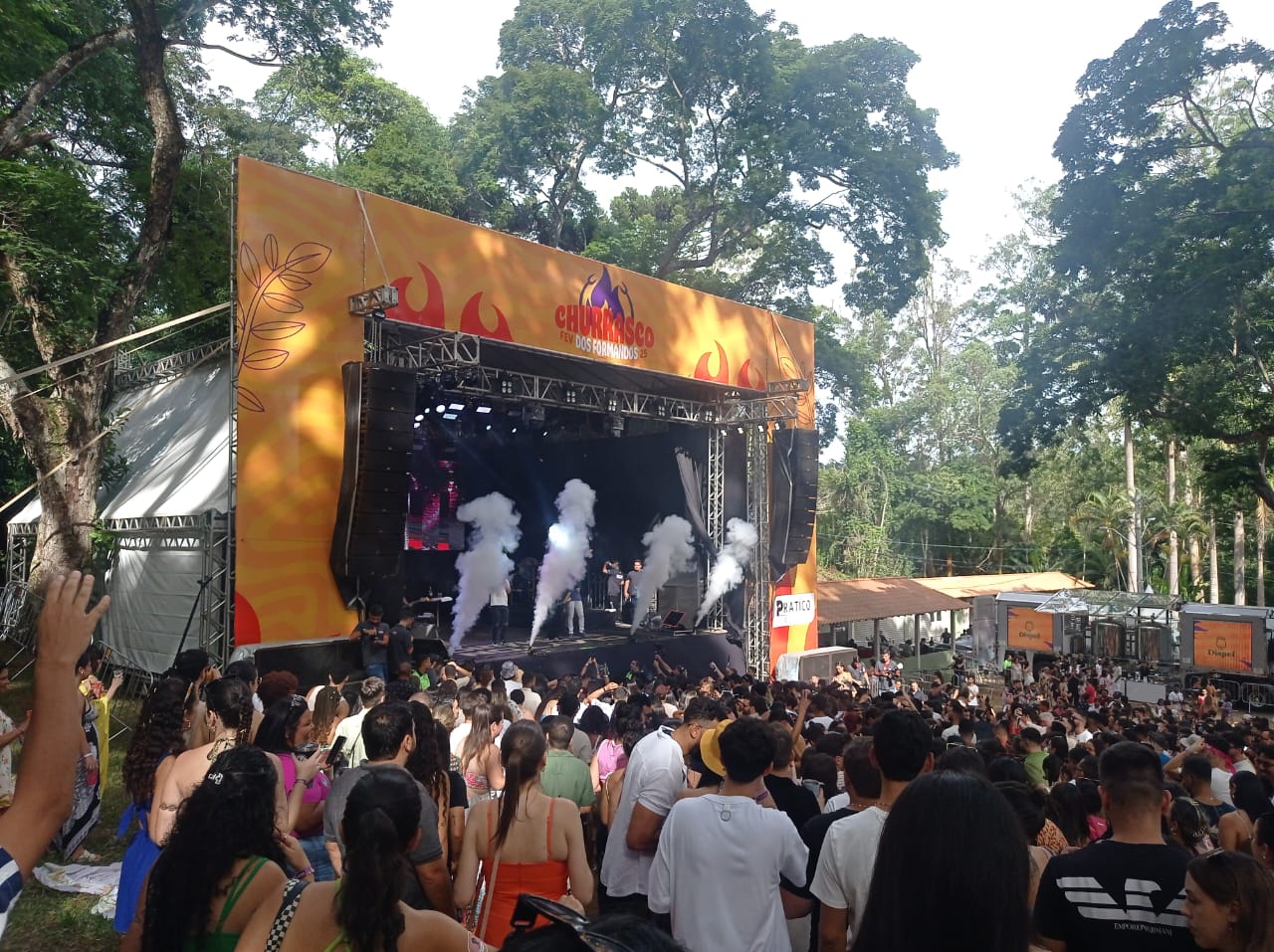 Com shows de Mumuzinho e Clayton & Romário, 1º Churrasco dos Formandos de 2025 da UFV movimenta a cidade