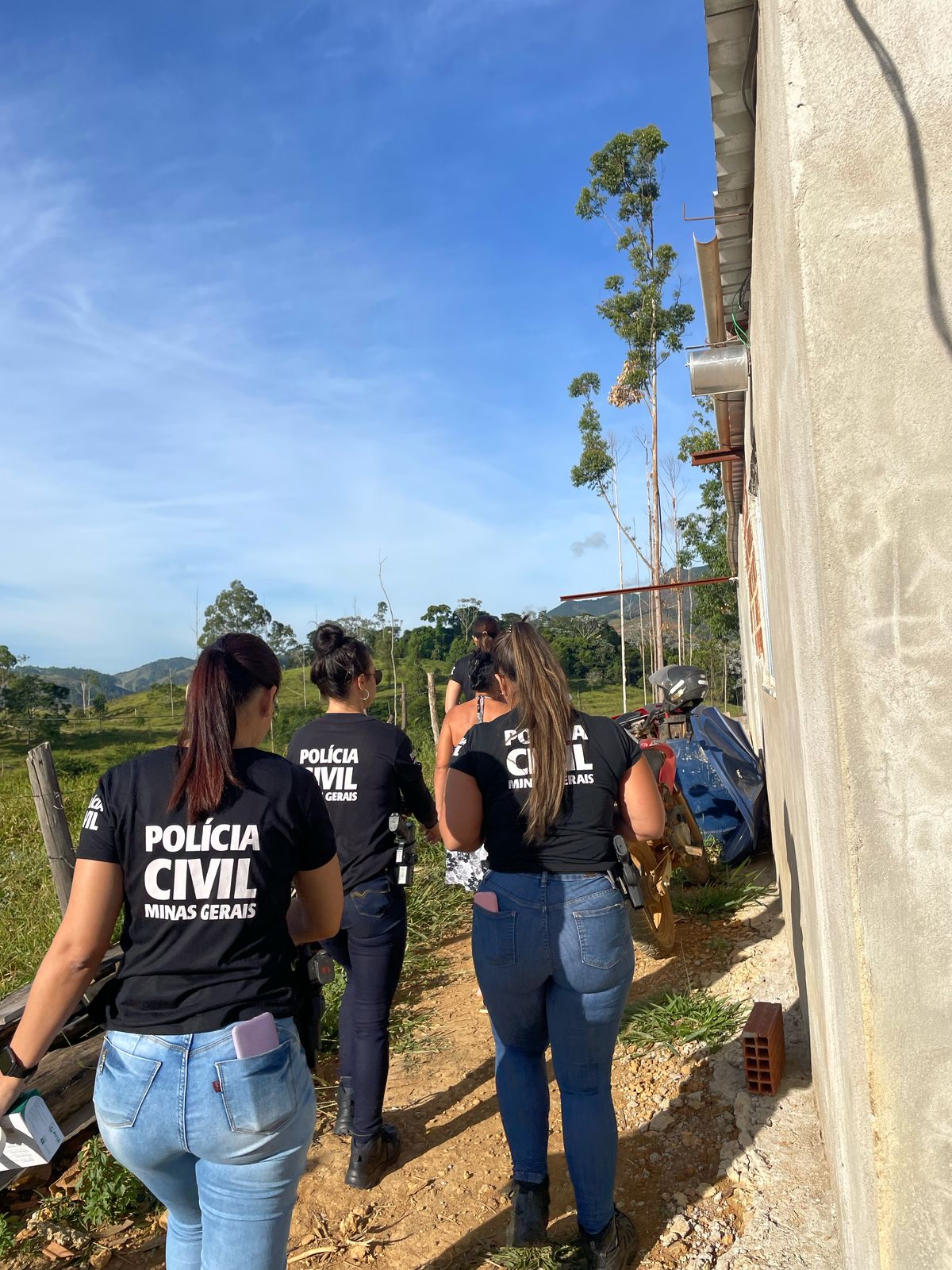 PCMG prende mulher suspeita de negociar filho, na Zona da Mata