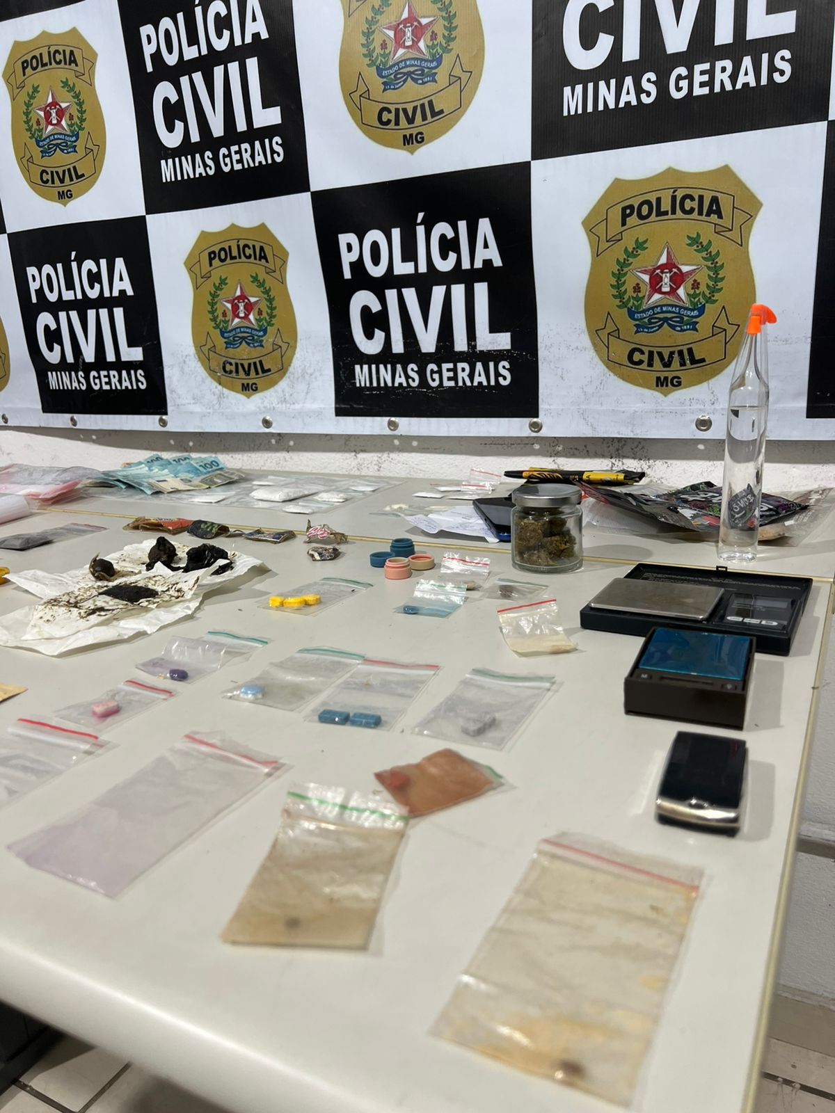 PCMG prende estrangeiro e local por tráfico internacional de drogas, na Zona da Mata