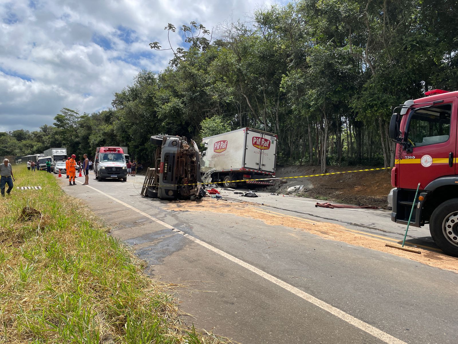 Tráfego na BR-120 entre Viçosa e Ponte Nova é liberado parcialmente após acidente