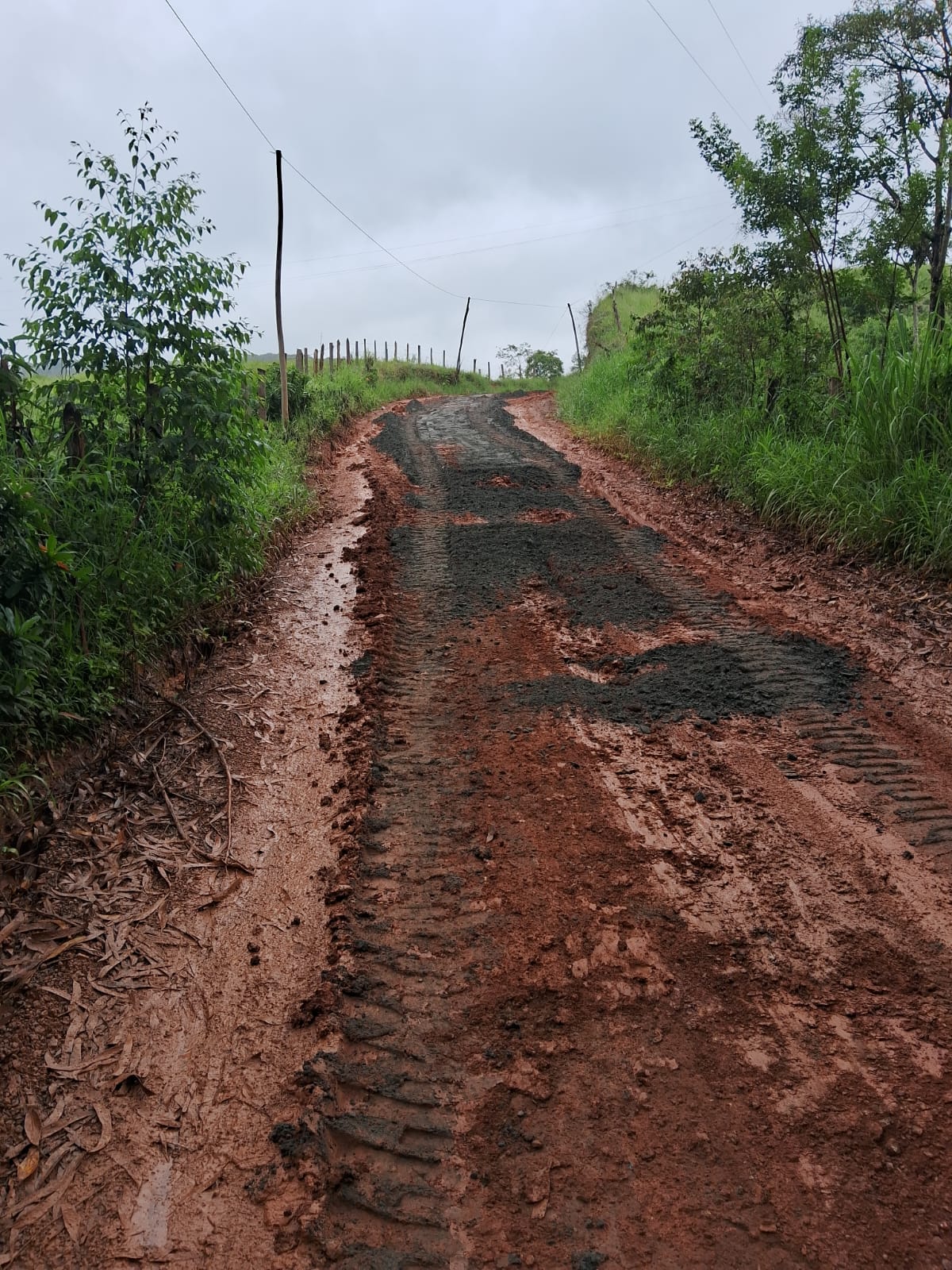 Prefeitura de Viçosa aplica melhorias em estradas  na zona rural