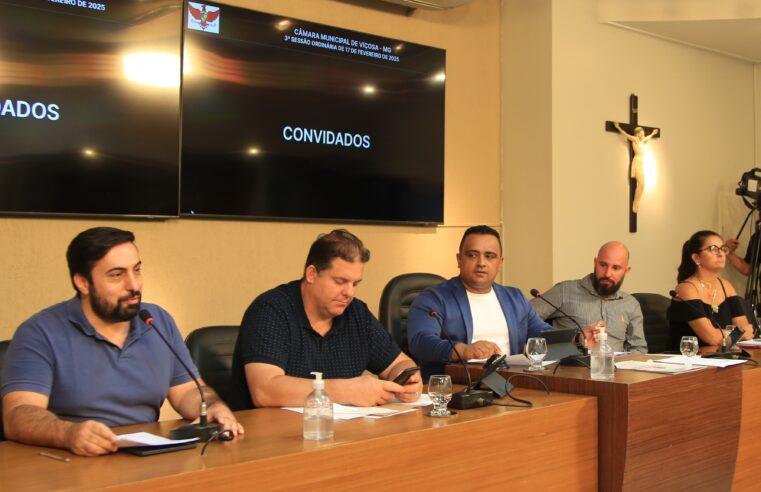 Prefeito e secretária de Educação esclarecem reestruturação da rede municipal na Câmara