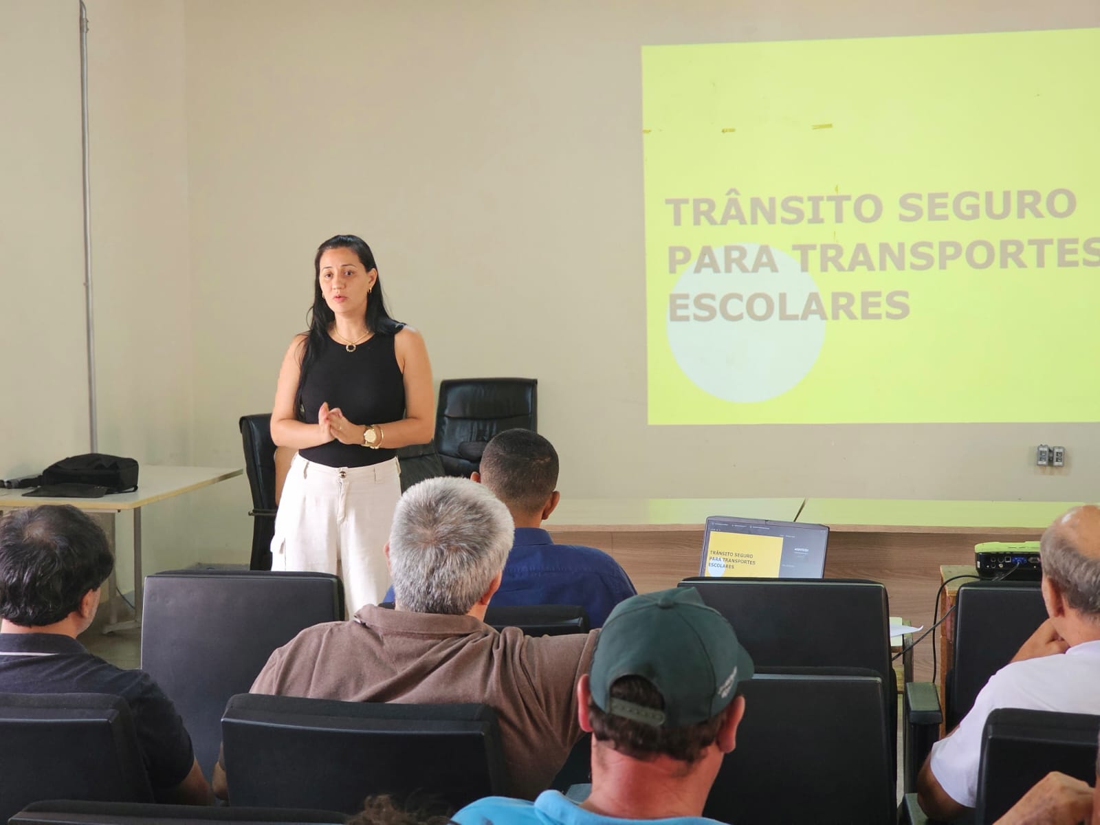 Prefeitura capacita motoristas do transporte escolar em Viçosa
