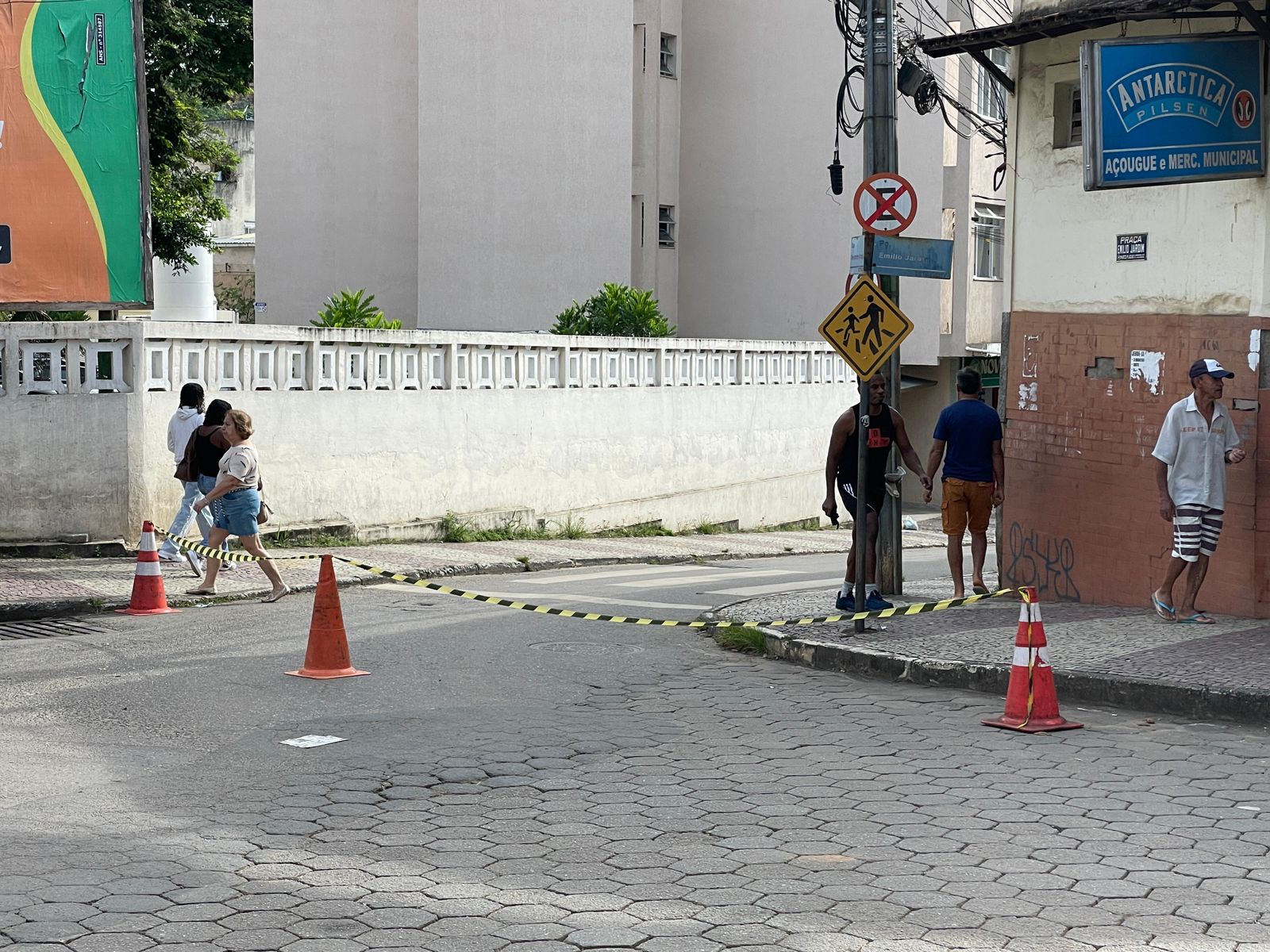 Prefeitura informa que a Rua Benjamin Araújo está interditada nesta segunda-feira (03)