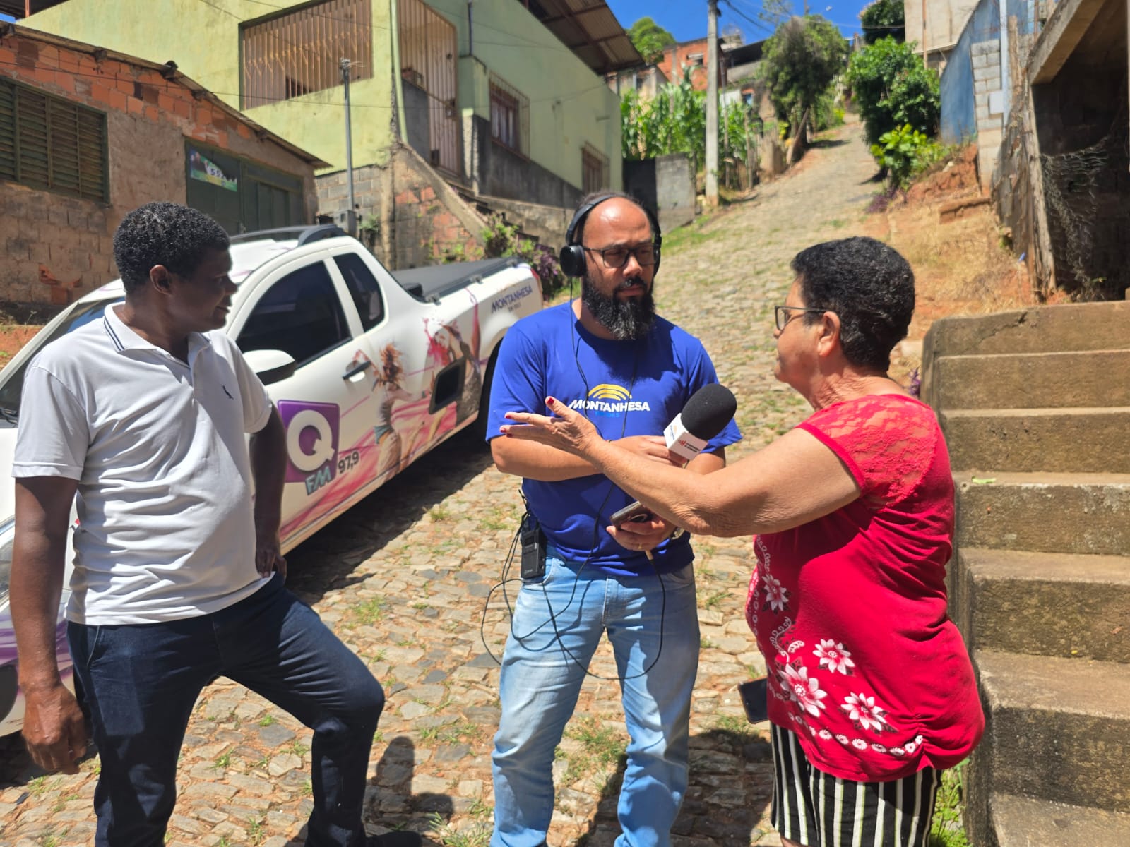 Moradores da rua Drumond, em Viçosa, clamam por melhorias na via