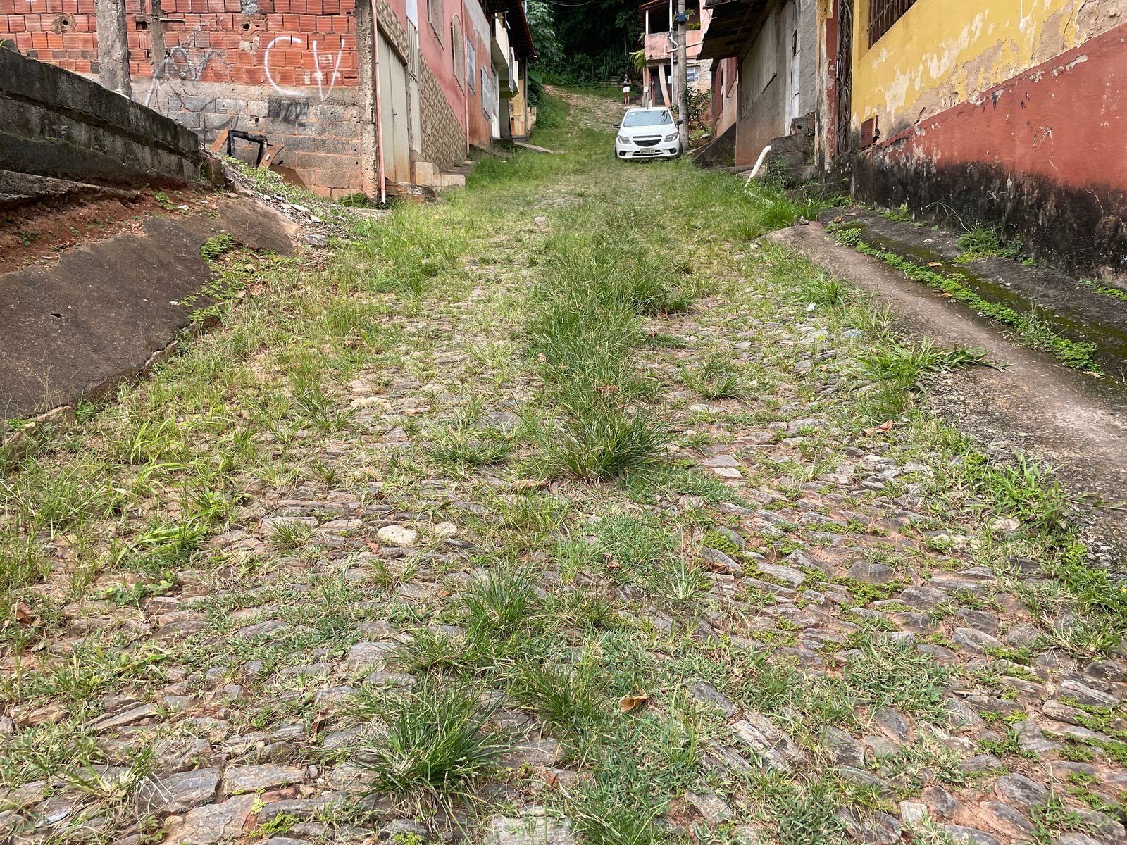 Moradores da travessa dr. Felicíssimo em Viçosa pedem por melhorias na rua