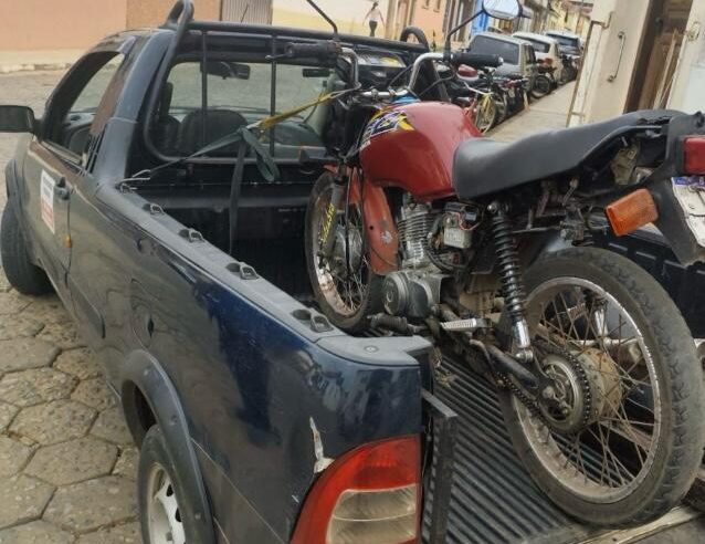 Motorista sem habilitação é abordado e motocicleta apreendida em Teixeiras