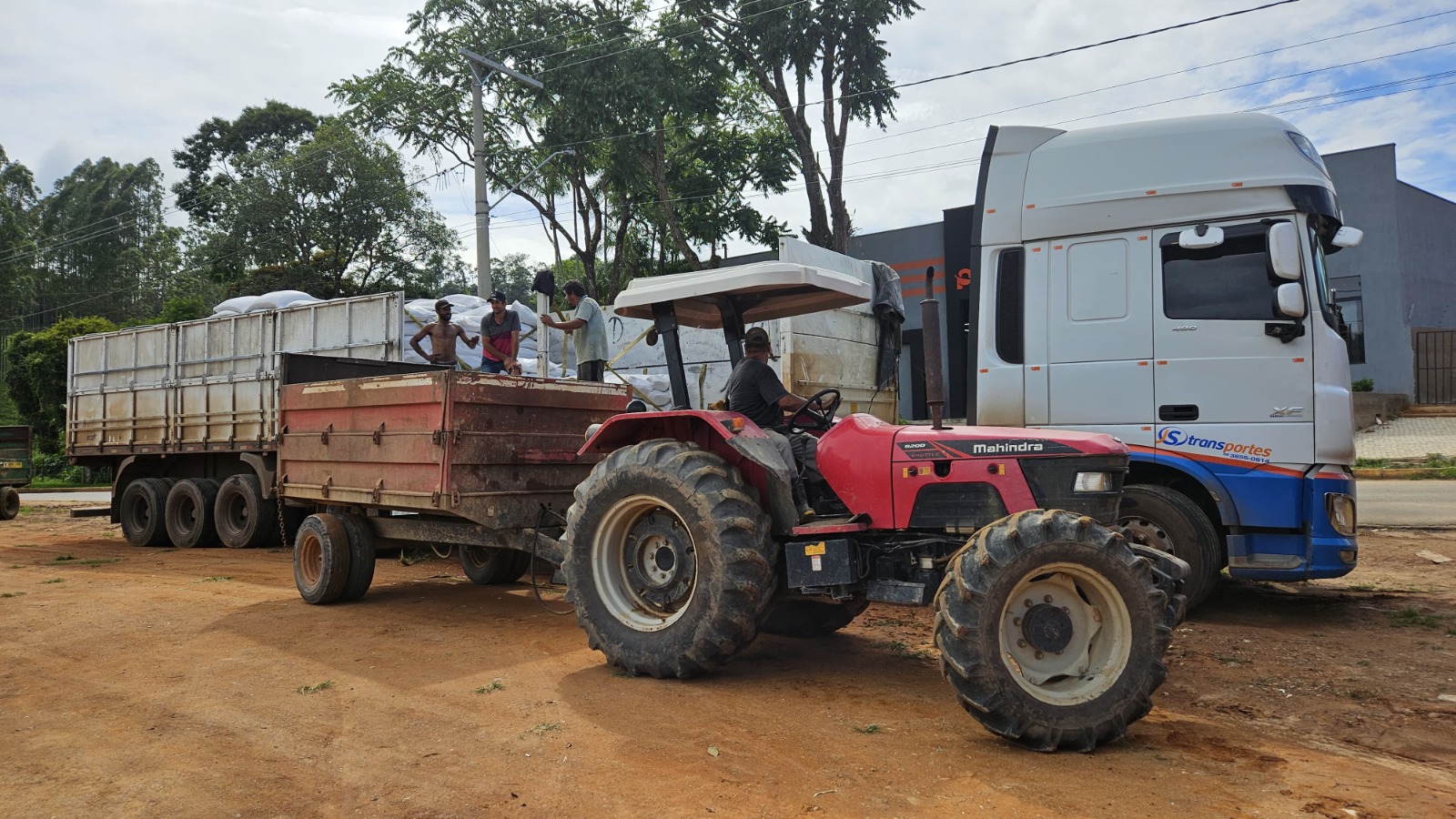 Compra estratégica de insumos gera economia para produtores de leite em Paula Cândido