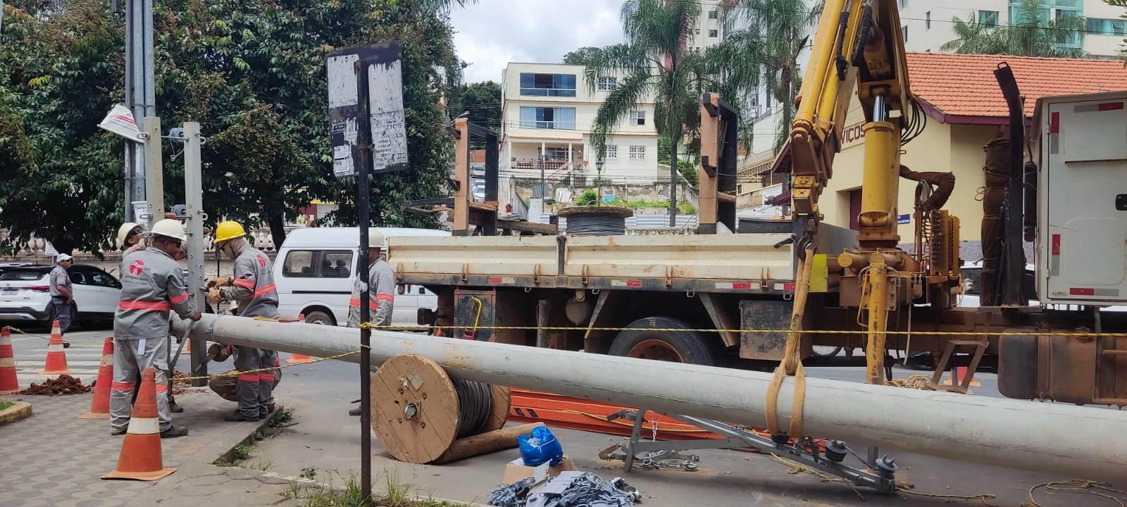 Atenção: Interdição de ruas no centro de Viçosa para troca de postes da Cemig