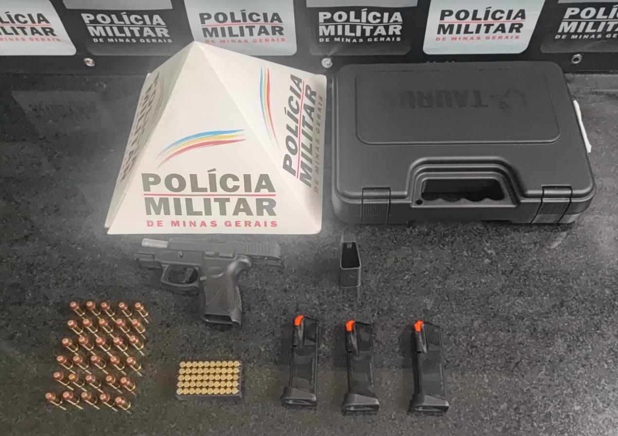 Homem é preso com arma de fogo e por tentativa de homicídio em Ponte Nova