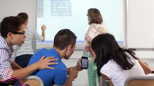 Volta às aulas sem celular: O que muda com a nova lei nas escolas de todo o Brasil