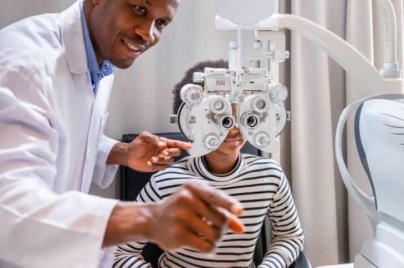 Saúde dos olhos de alunos pede atenção na volta às aulas