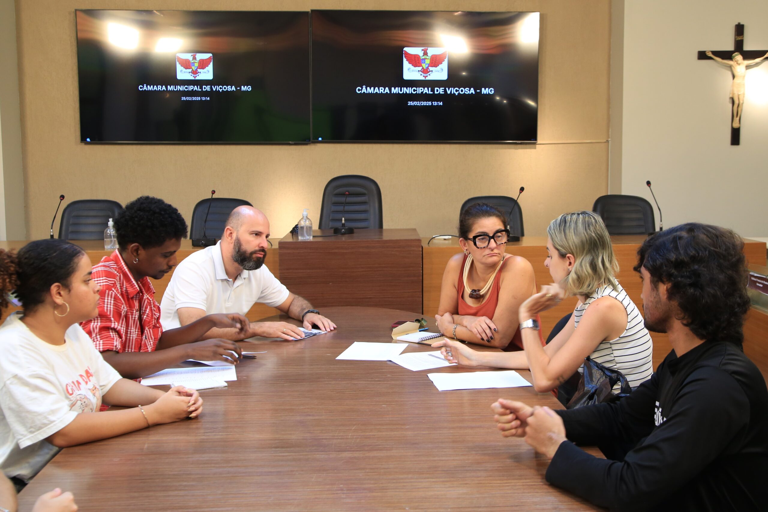 Reunião na Câmara discute demandas dos estagiários da educação