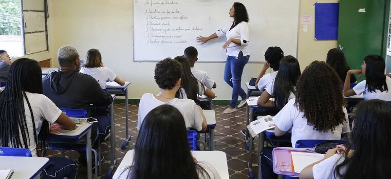 Minas oferece Pós-Graduação gratuita para professores da rede estadual