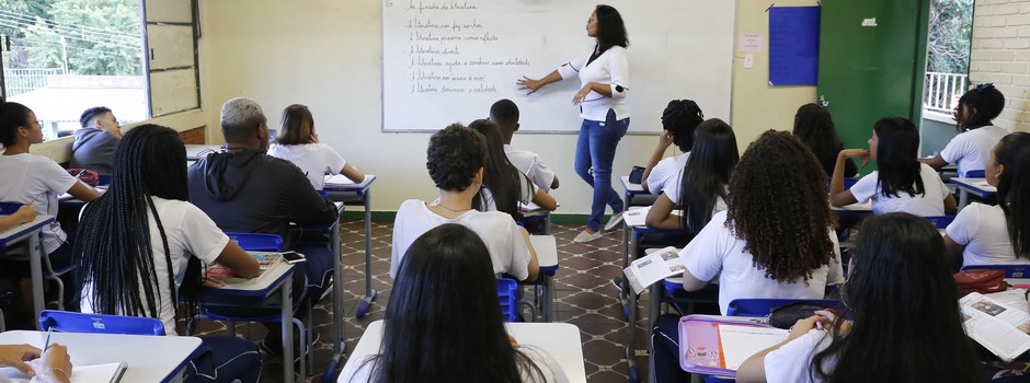 Minas oferece Pós-Graduação gratuita para professores da rede estadual