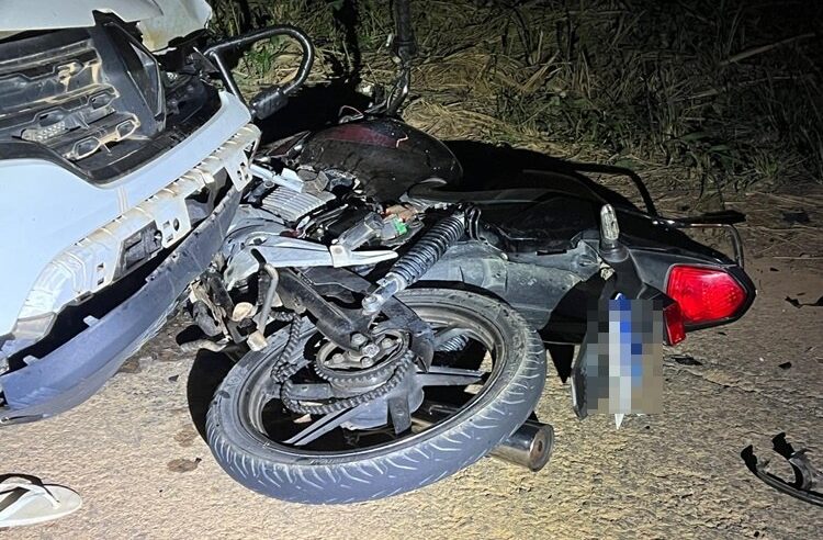 Jovem morre em colisão com viatura da PM após perseguição, em Muriaé