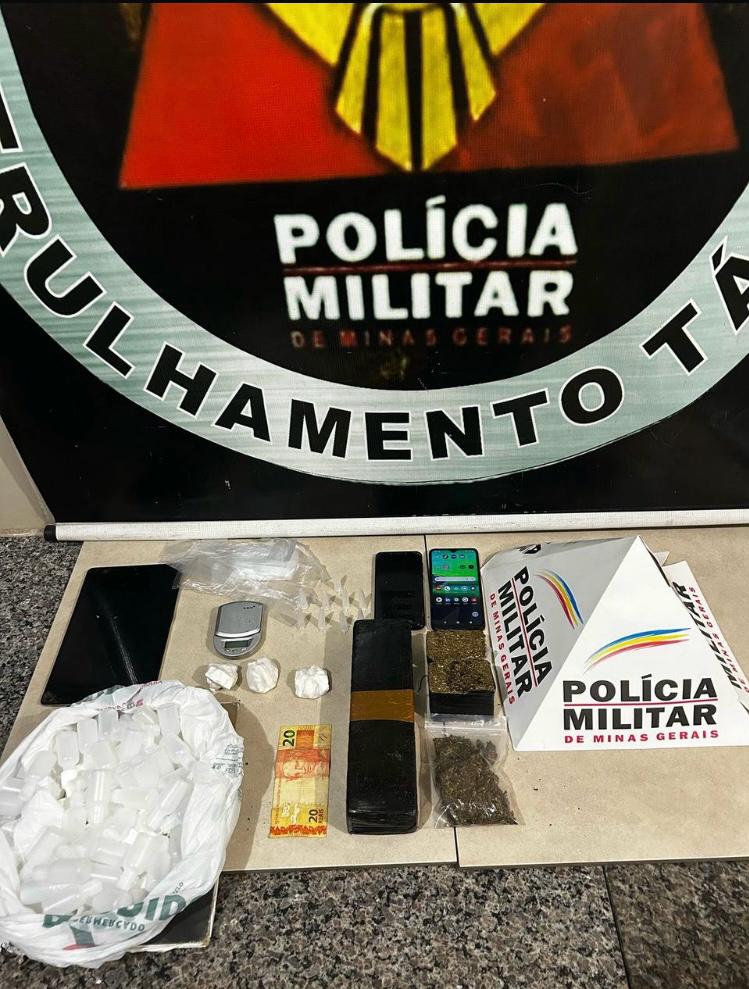 Polícia Militar prende três suspeitos por tráfico de drogas, em Viçosa