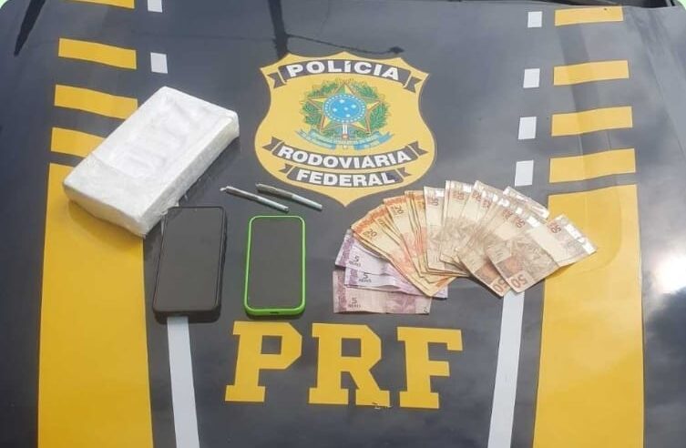 PRF prende motociclista com drogas em Muriaé após perseguição na BR-116