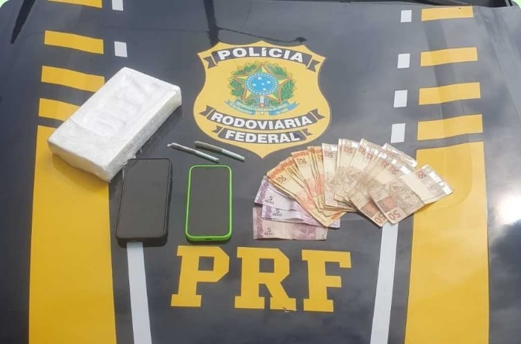 PRF prende motociclista com drogas em Muriaé após perseguição na BR-116