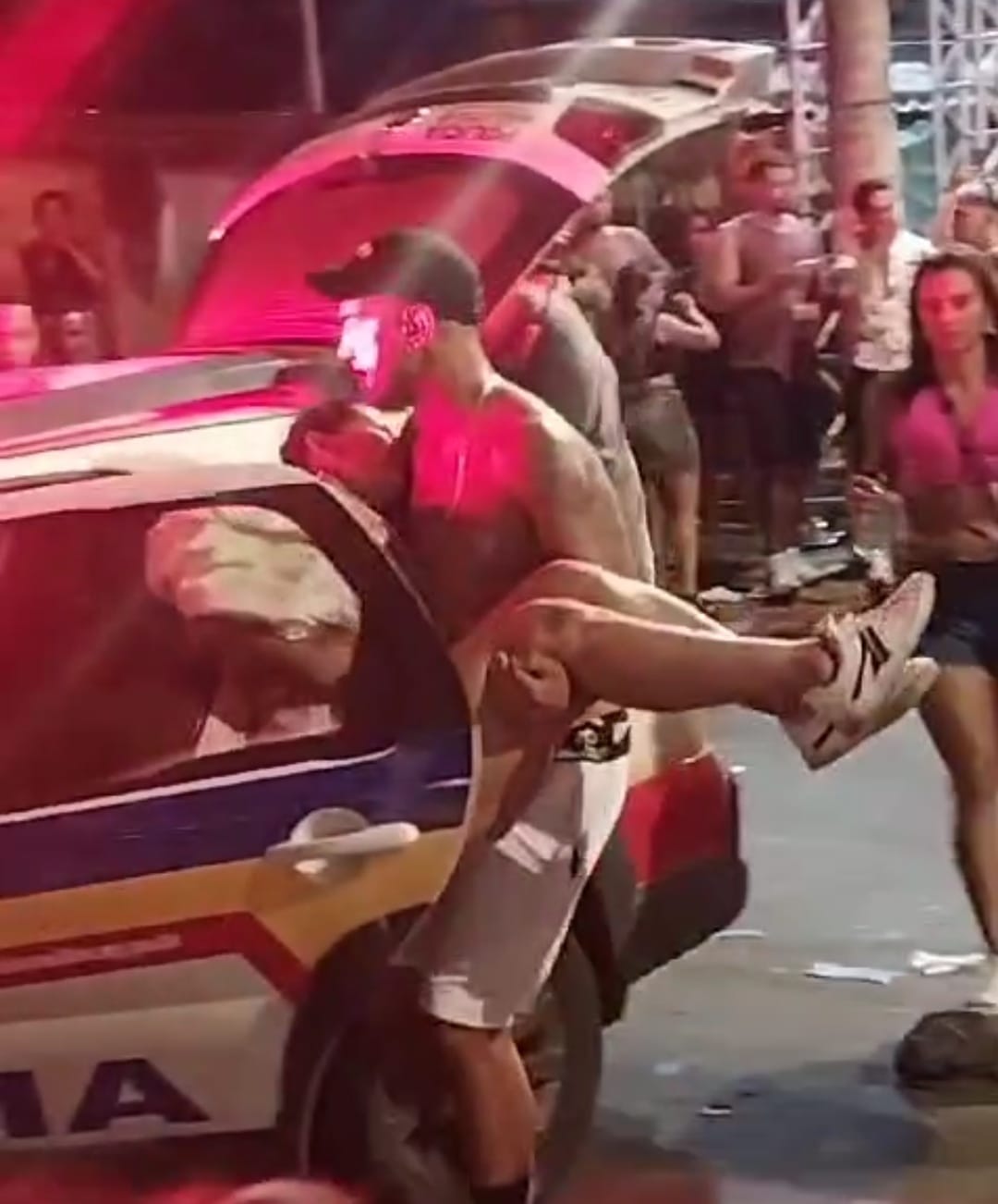 Mulher morre e 14 ficam feridos em tiroteio no carnaval em Rio Pomba