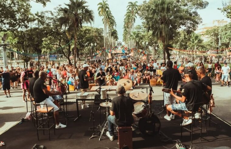 Quintal do Samba de Viçosa aplaudido nas escadarias do Palácio da Liberdade