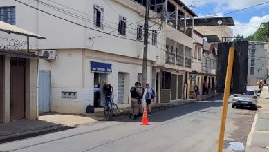 Servidor público é morto a tiros em salão no centro de Coimbra