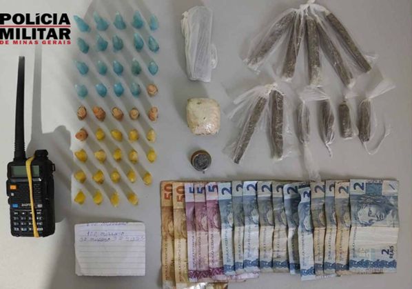 Menor é apreendido com drogas, em Ubá