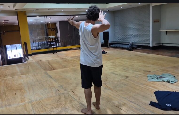 Artista viçosense leva solo de dança à escolas municipais