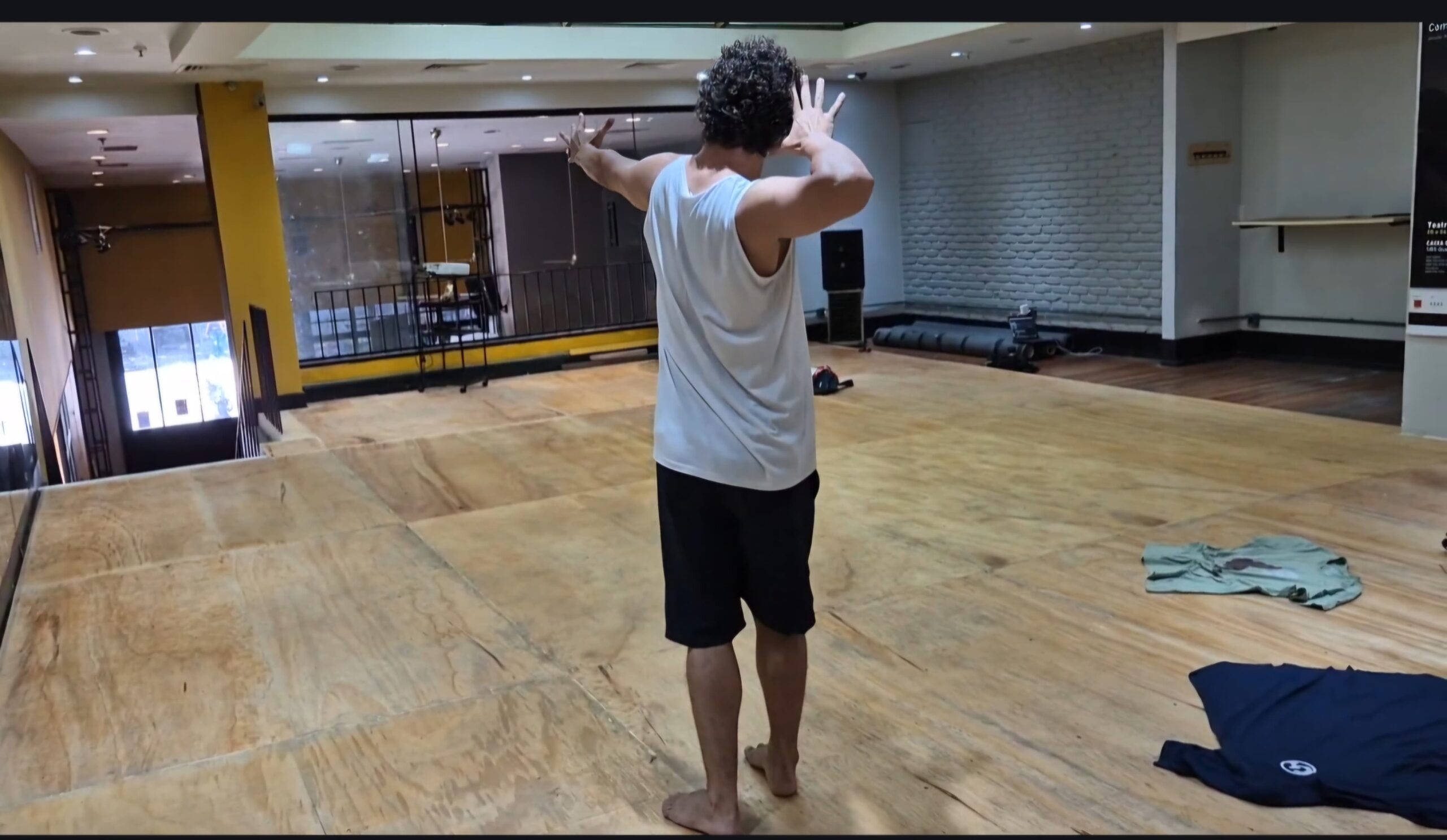 Artista viçosense leva solo de dança à escolas municipais
