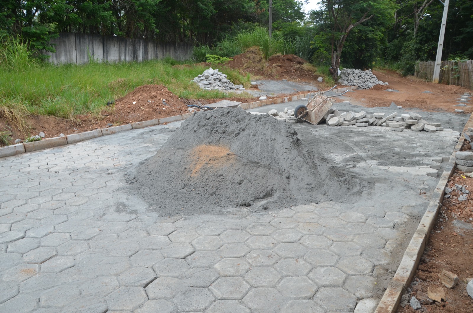 Prefeitura de Viçosa Realiza Melhorias em Diversas Vias da Cidade