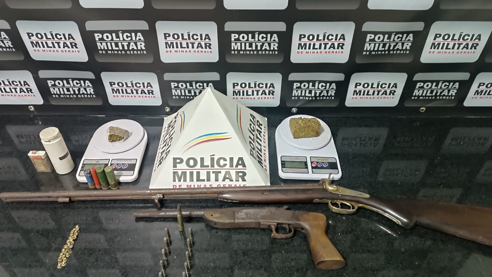 Ponte Nova: PM prende homem por posse ilegal de arma de fogo e apreende arsenal