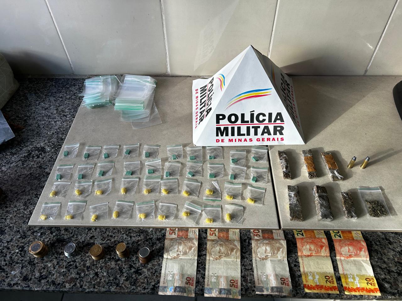 Homem é preso por tráfico de drogas no centro de Viçosa