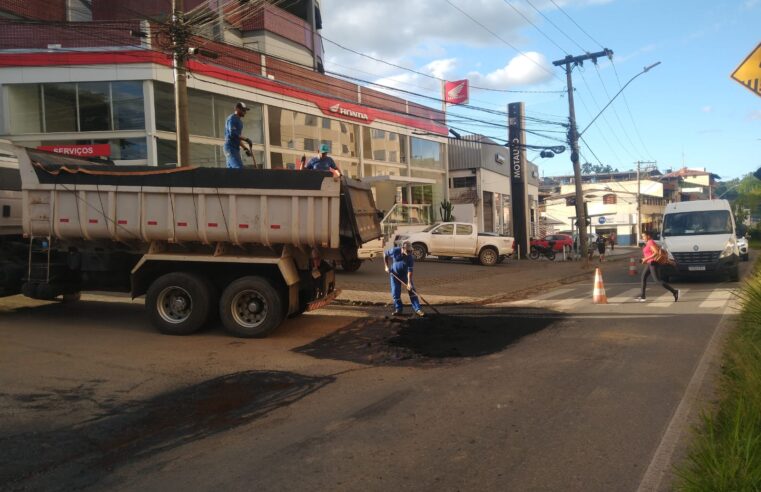 Prefeitura de Viçosa intensifica operação tapa buracos em diversos bairros da cidade