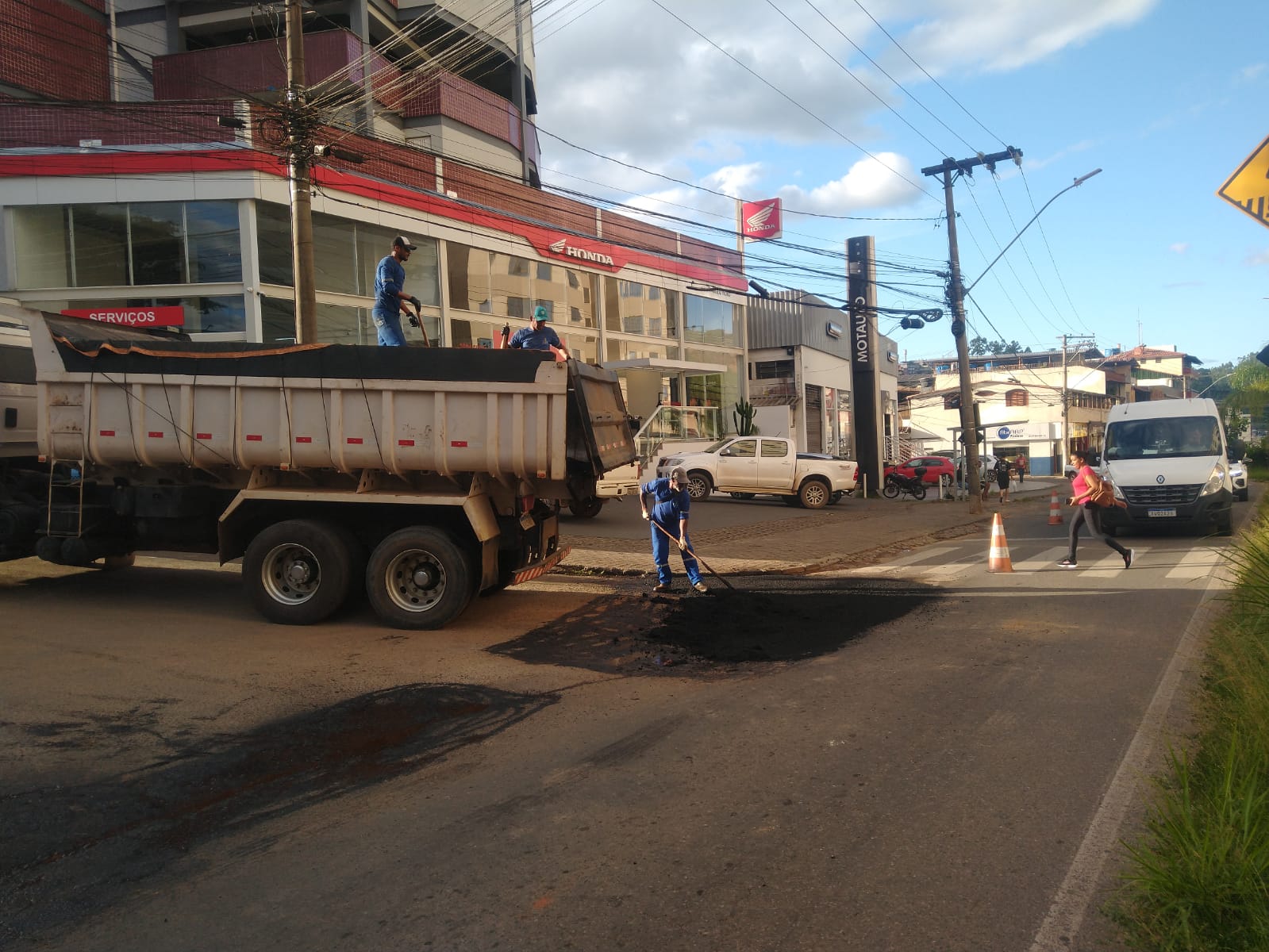 Prefeitura de Viçosa intensifica operação tapa buracos em diversos bairros da cidade