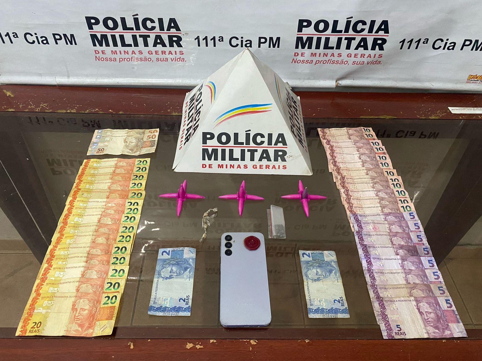 PM cumpre mandado e prende suspeito por tráfico, em VRB
