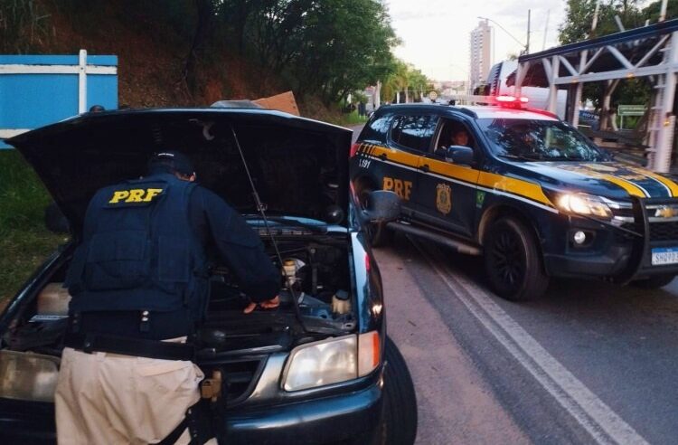 PRF de Muriaé recupera caminhonete roubada no RJ