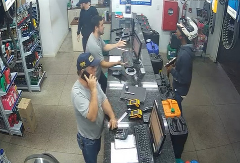 Loja de autopeças é assaltada à mão armada, em Viçosa