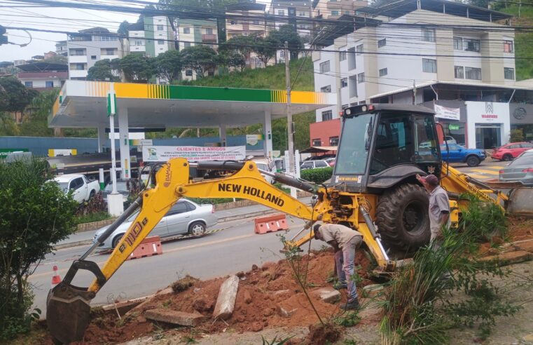 PMV inicia construção de recuo para ônibus na Castello Branco em Viçosa