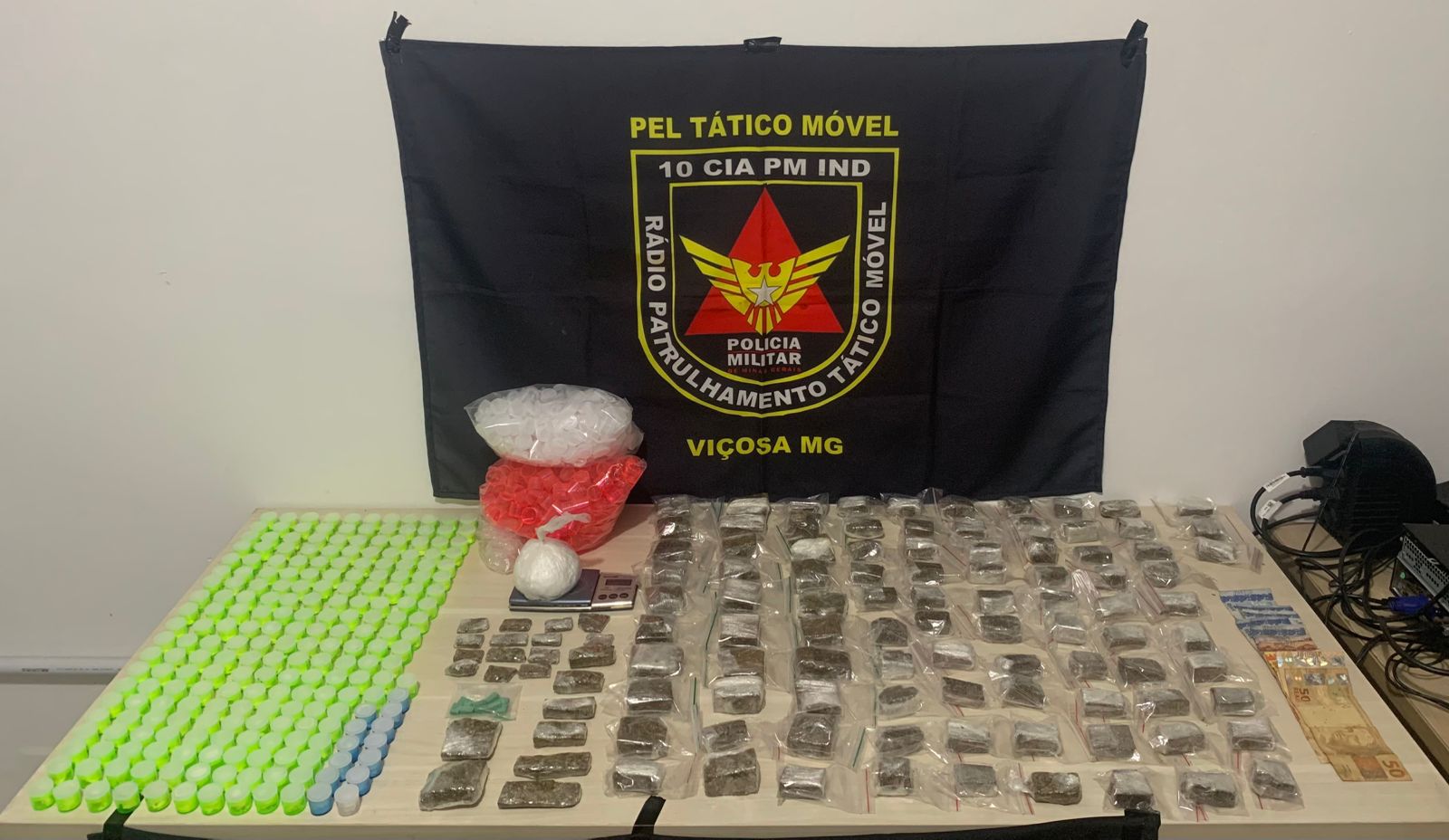Tático Móvel apreende menor por tráfico de drogas no bairro Silvestre em Viçosa