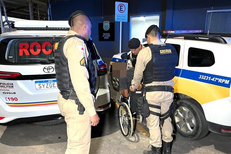 PM apreende 1 kg de maconha em casa de cadeirante, em Muriaé