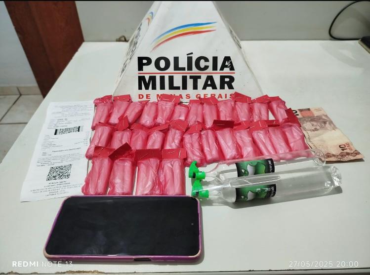 Jovem é preso por tráfico de drogas ao desembarcar de ônibus em Ervália