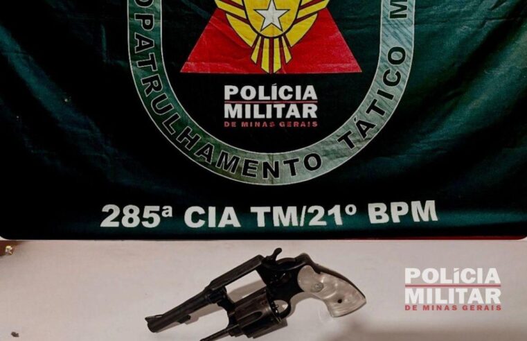 PM prende homem por posse ilegal de arma, em Ubá