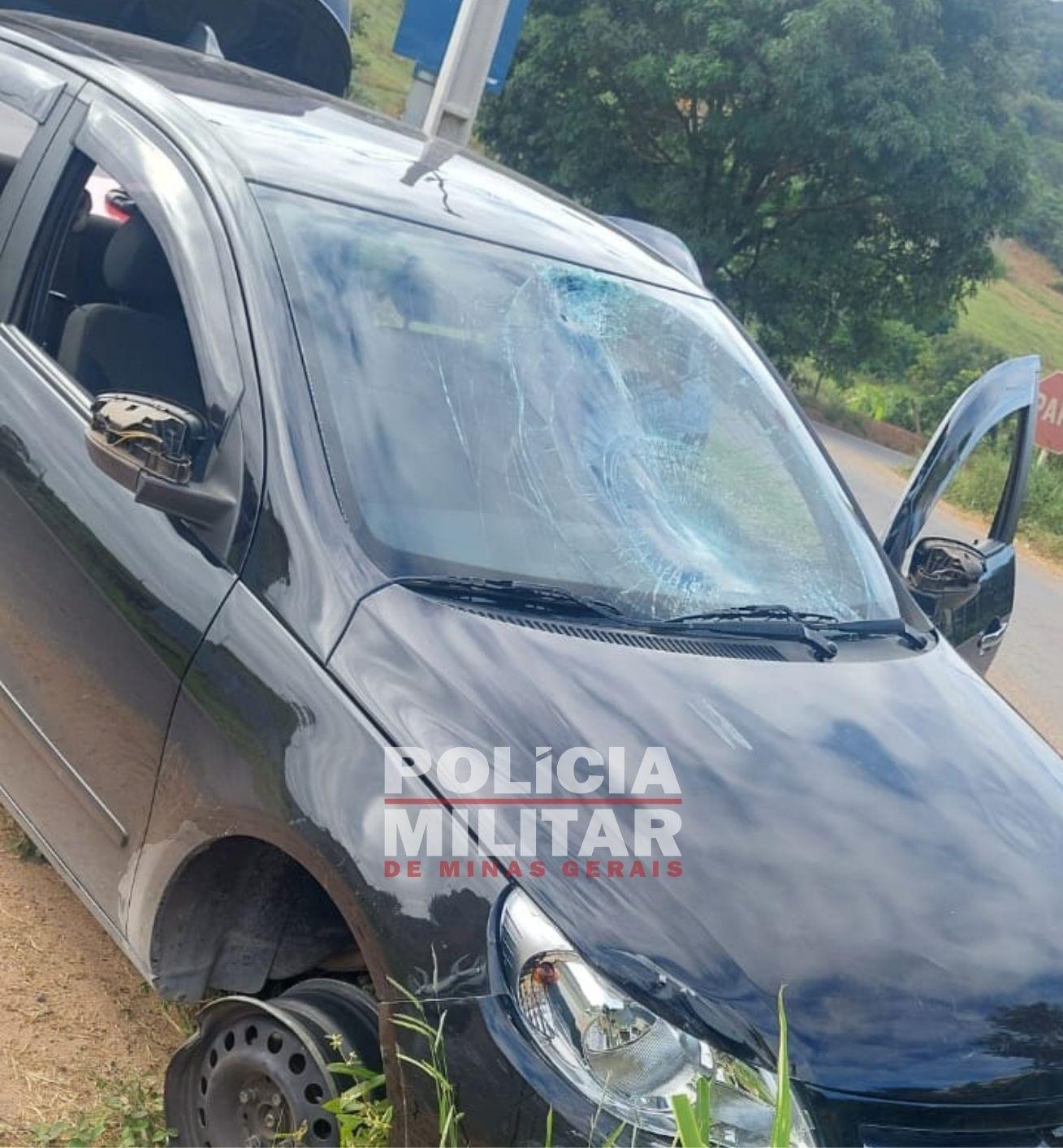 PM apreende carro usado em tentativa de homicídio, em Ubá