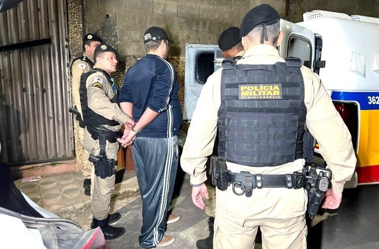 Homem é preso com 15 quilos de maconha, em Muriaé