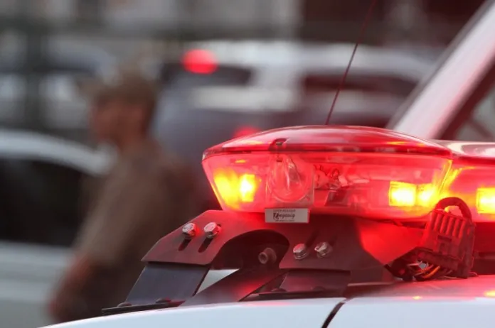 Homem é morto em frente à escola, em Ubá